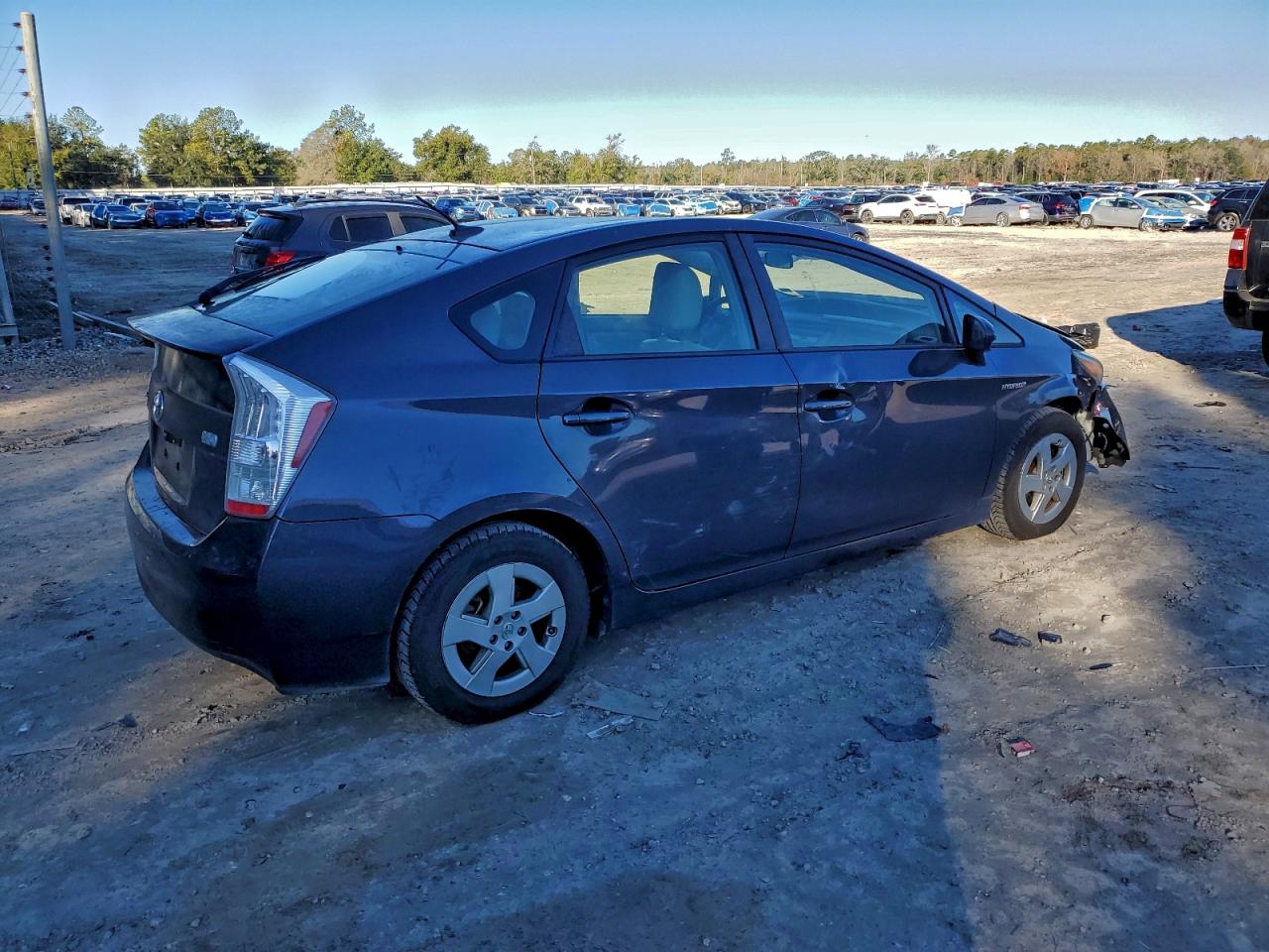 2010 TOYOTA PRIUS III photo 3