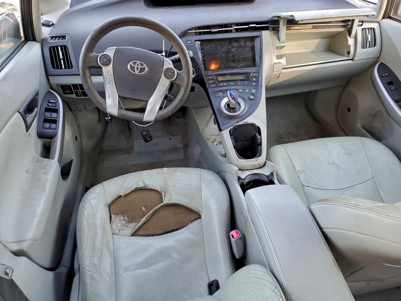 2010 TOYOTA PRIUS III photo 8