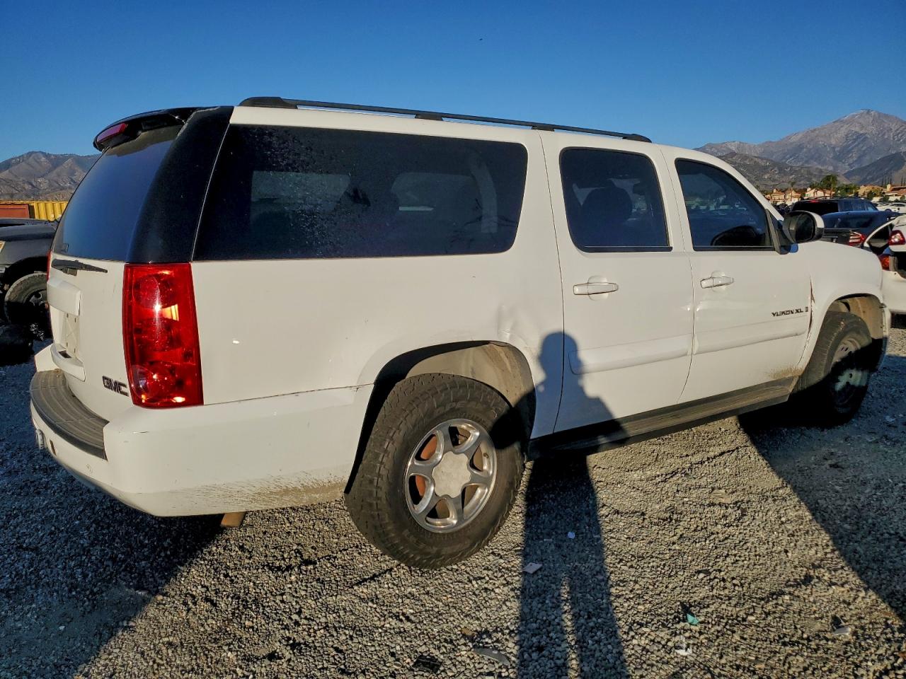 2007 GMC YUKON XL C1500 photo 5
