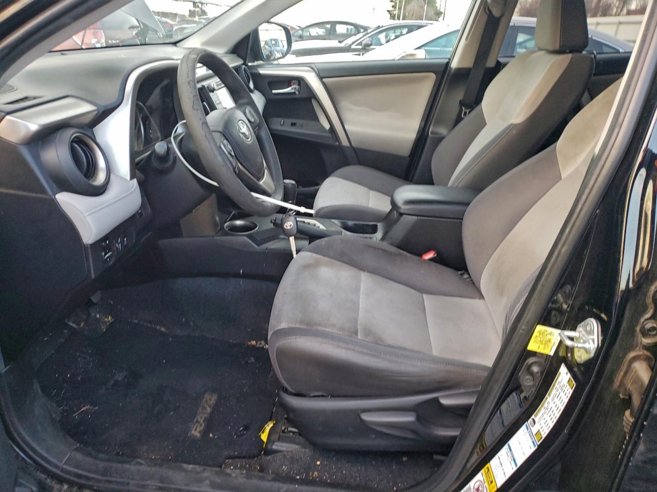 2015 TOYOTA RAV4 XLE photo 13
