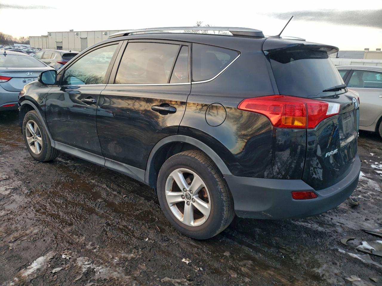 2015 TOYOTA RAV4 XLE photo 3