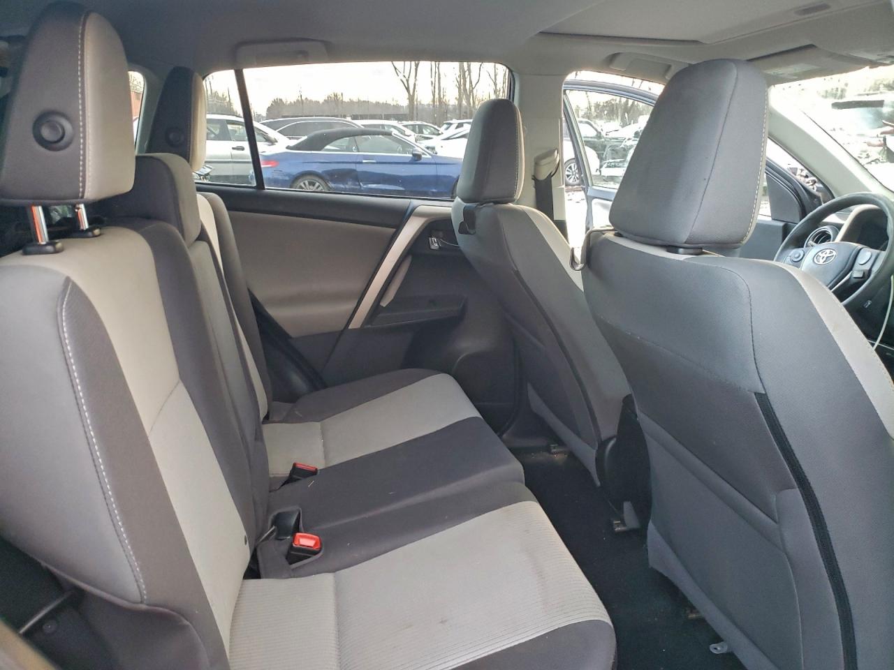 2015 TOYOTA RAV4 XLE photo 19