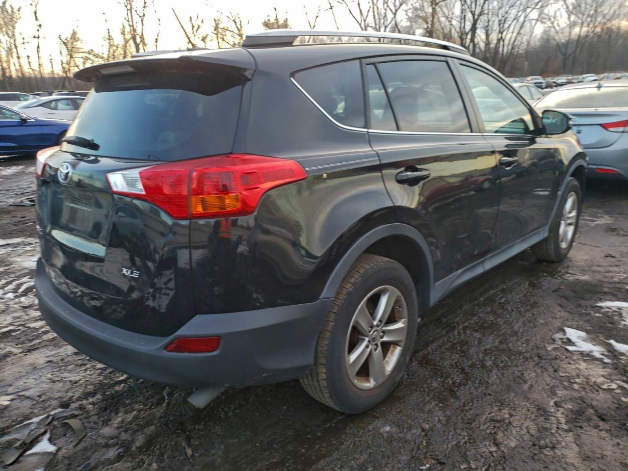 2015 TOYOTA RAV4 XLE photo 5