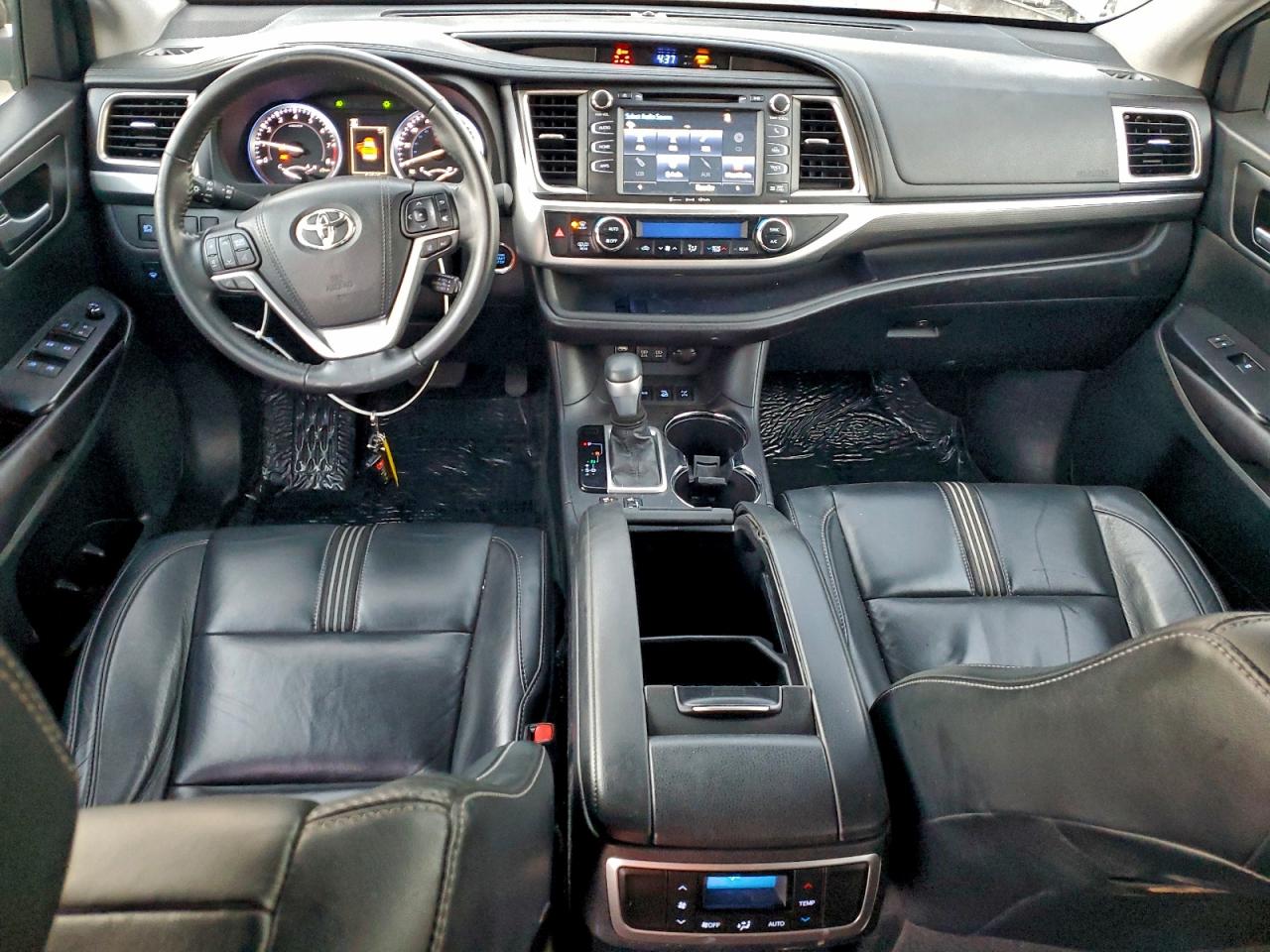 2017 TOYOTA HIGHLANDER SE photo 15