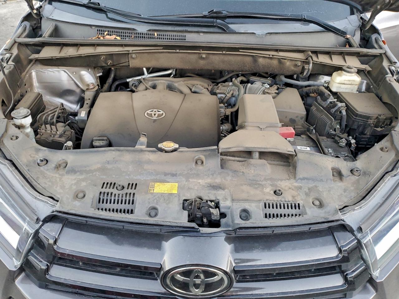 2017 TOYOTA HIGHLANDER SE photo 23
