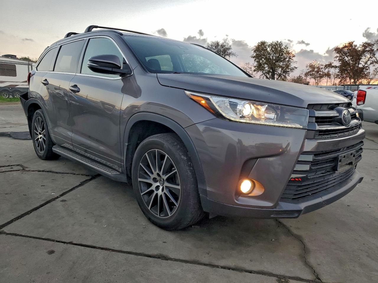 2017 TOYOTA HIGHLANDER SE photo 7