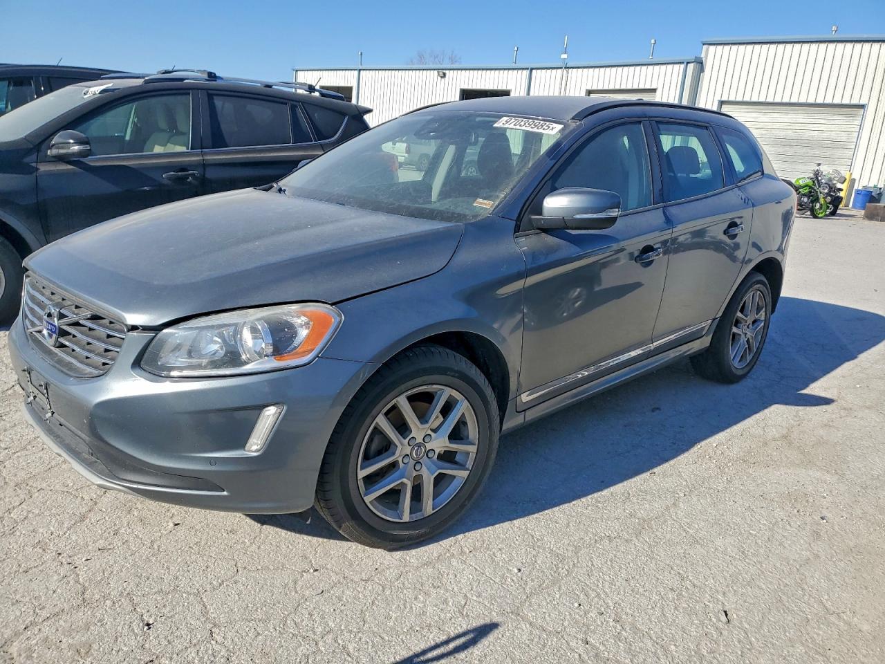 2017 VOLVO XC60