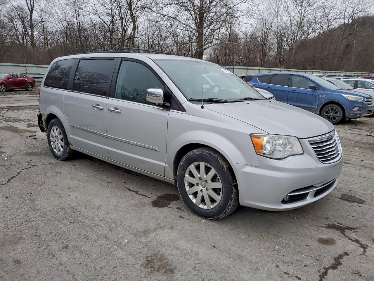 2012 CHRYSLER TOWN & COUNTRY TOURING L photo 7