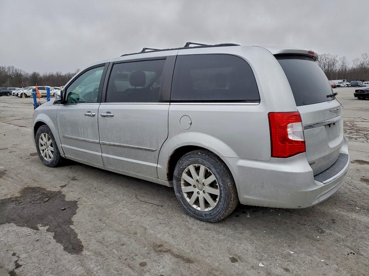 2012 CHRYSLER TOWN & COUNTRY TOURING L photo 3
