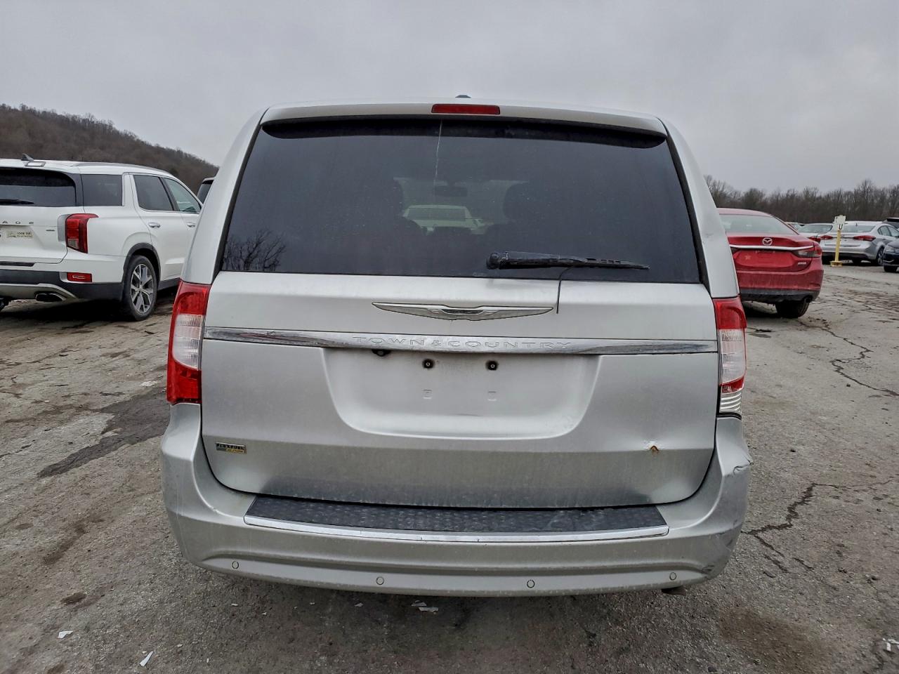 2012 CHRYSLER TOWN & COUNTRY TOURING L photo 11