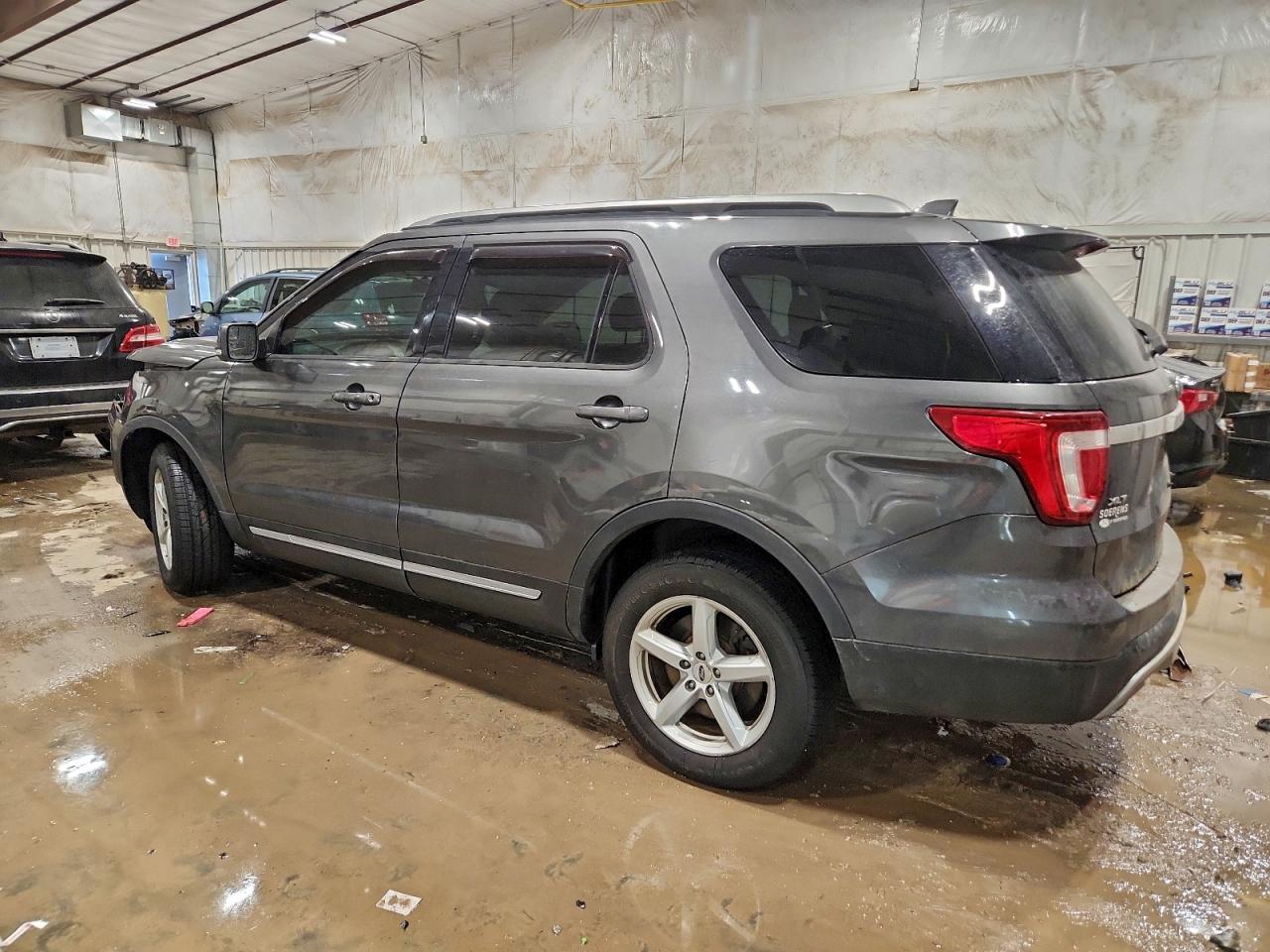 2016 FORD EXPLORER XLT photo 4