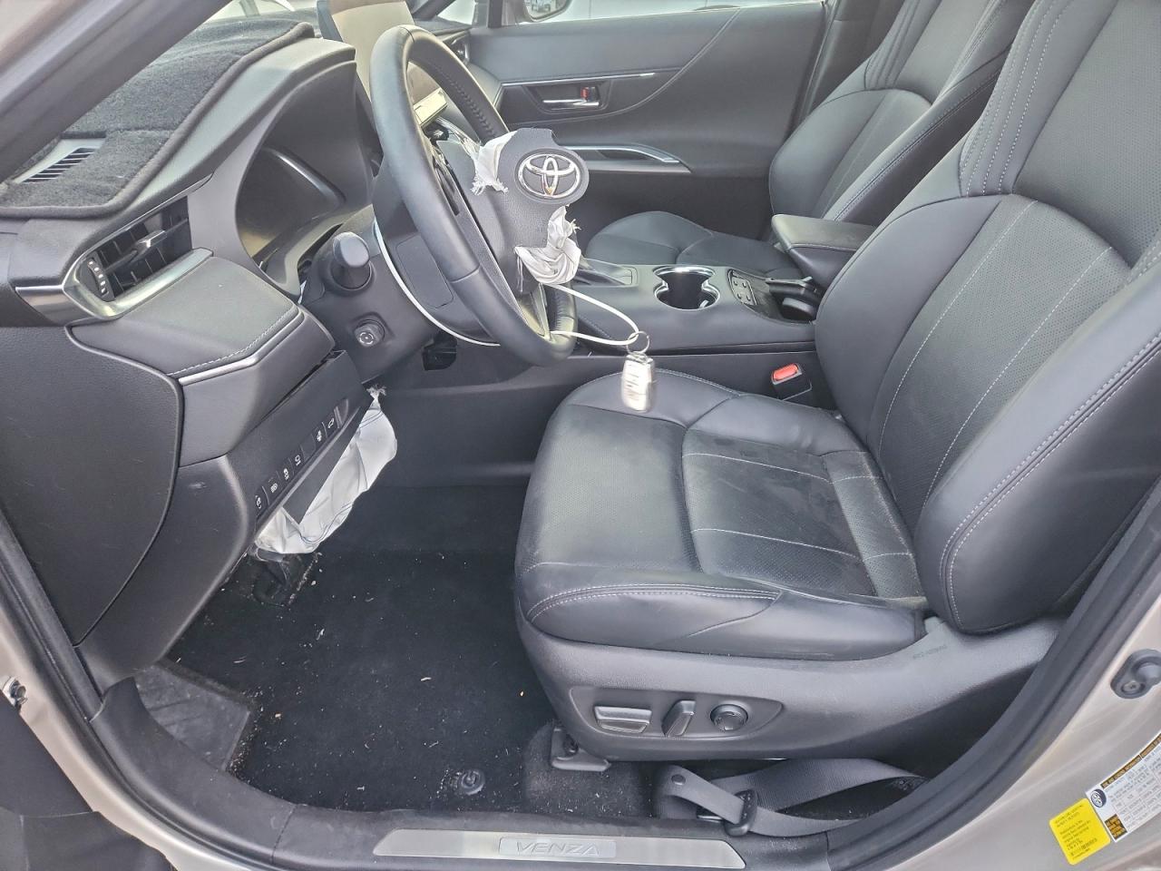 2023 TOYOTA VENZA LE photo 13