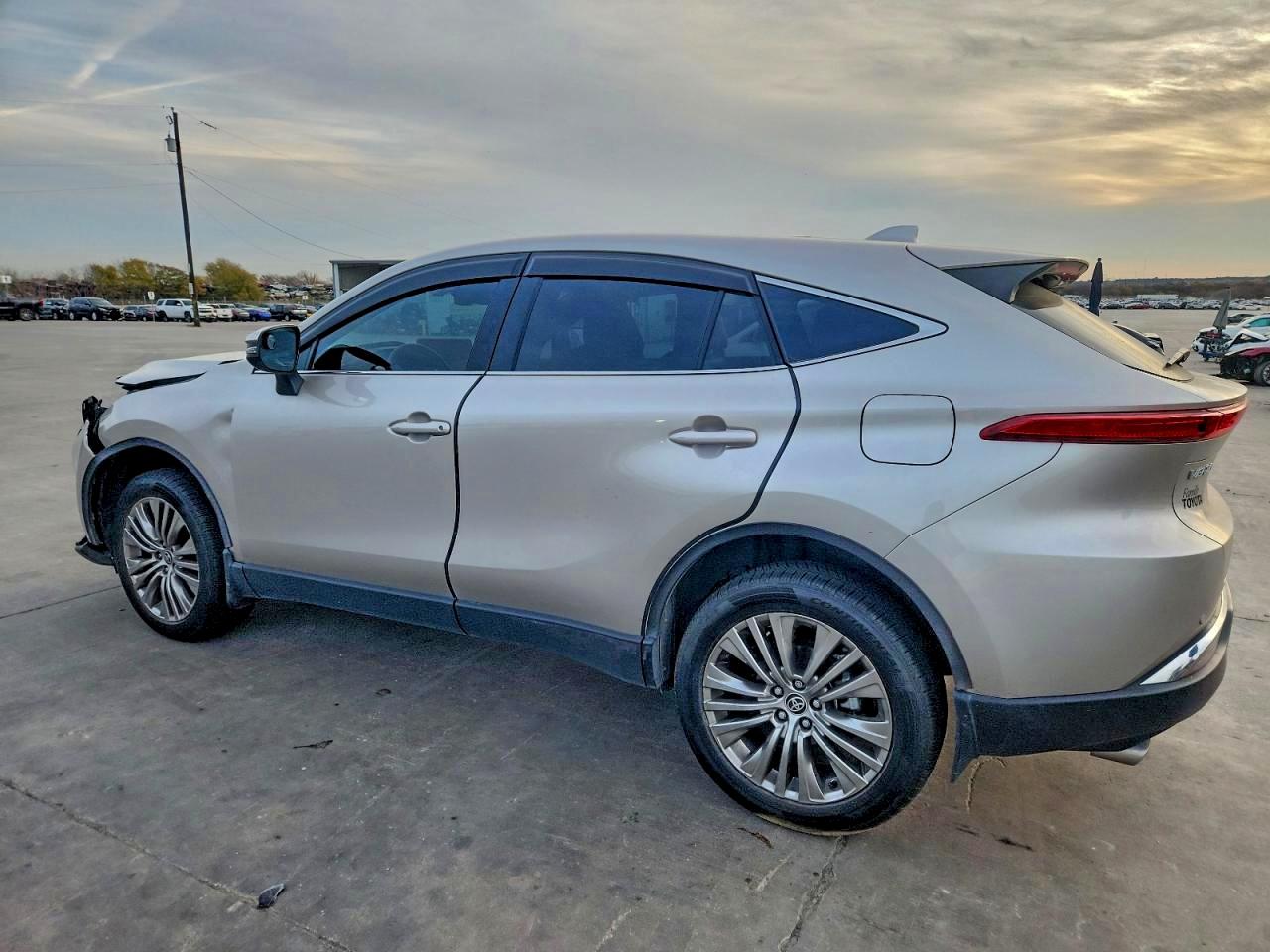 2023 TOYOTA VENZA LE photo 3