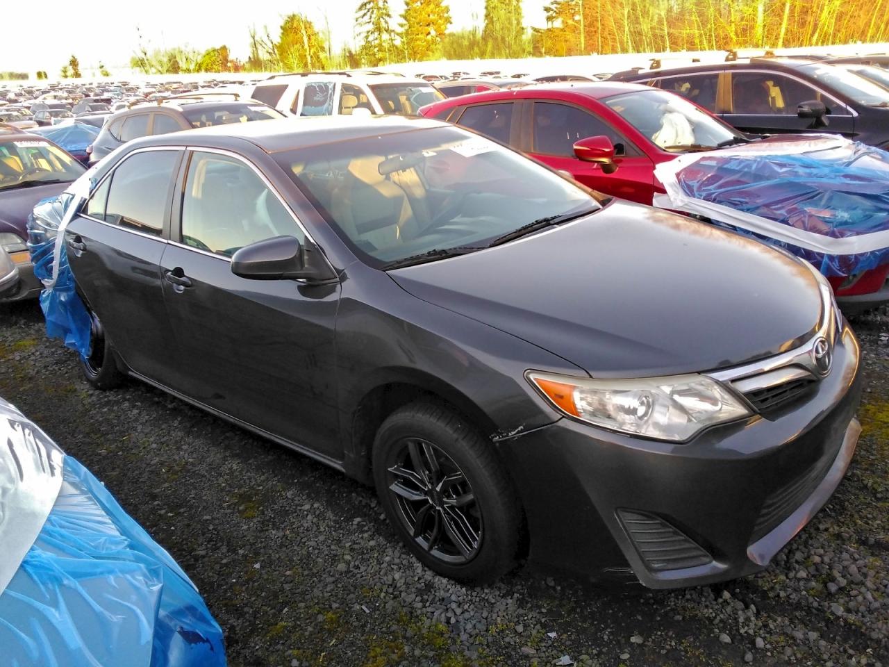 2014 TOYOTA CAMRY L photo 4