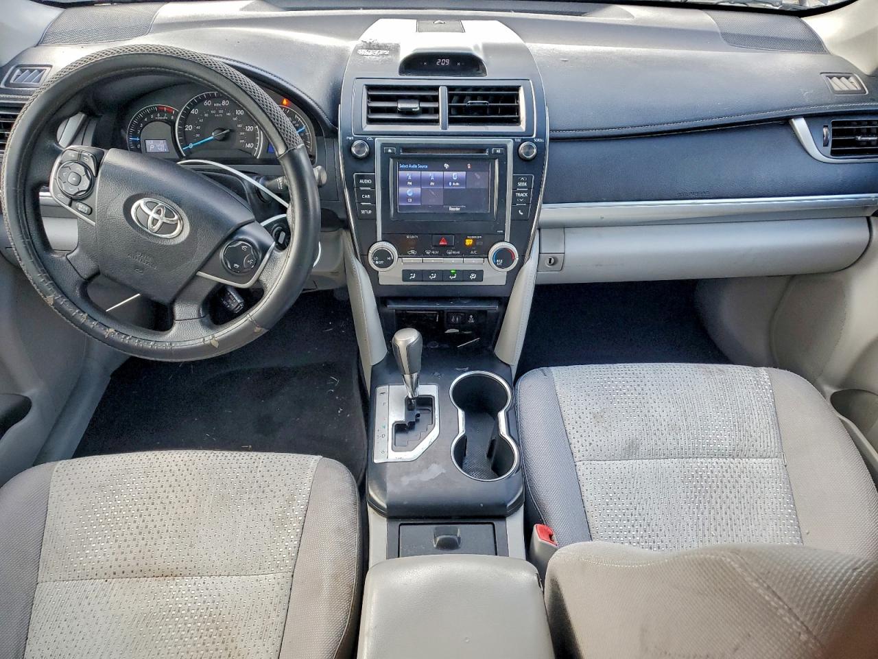 2014 TOYOTA CAMRY L photo 8