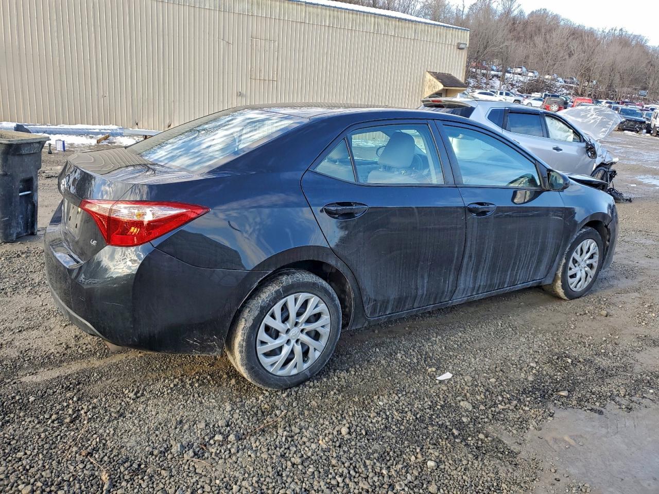 2018 TOYOTA COROLLA L photo 3