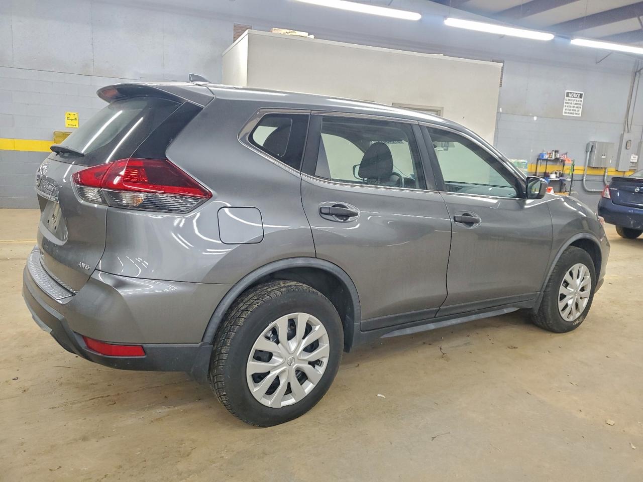 2018 NISSAN ROGUE S photo 3