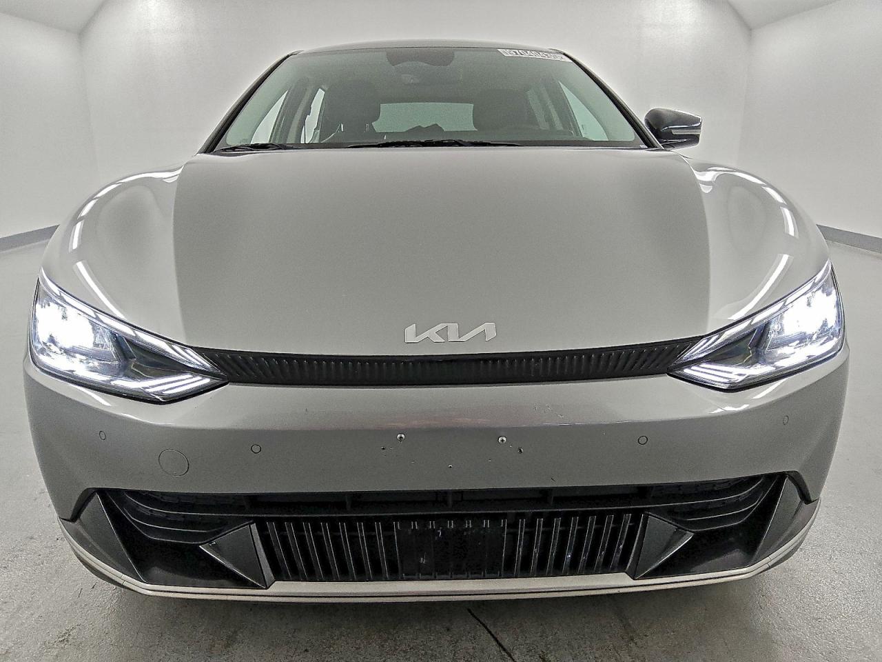 2023 KIA EV6 LIGHT photo 5