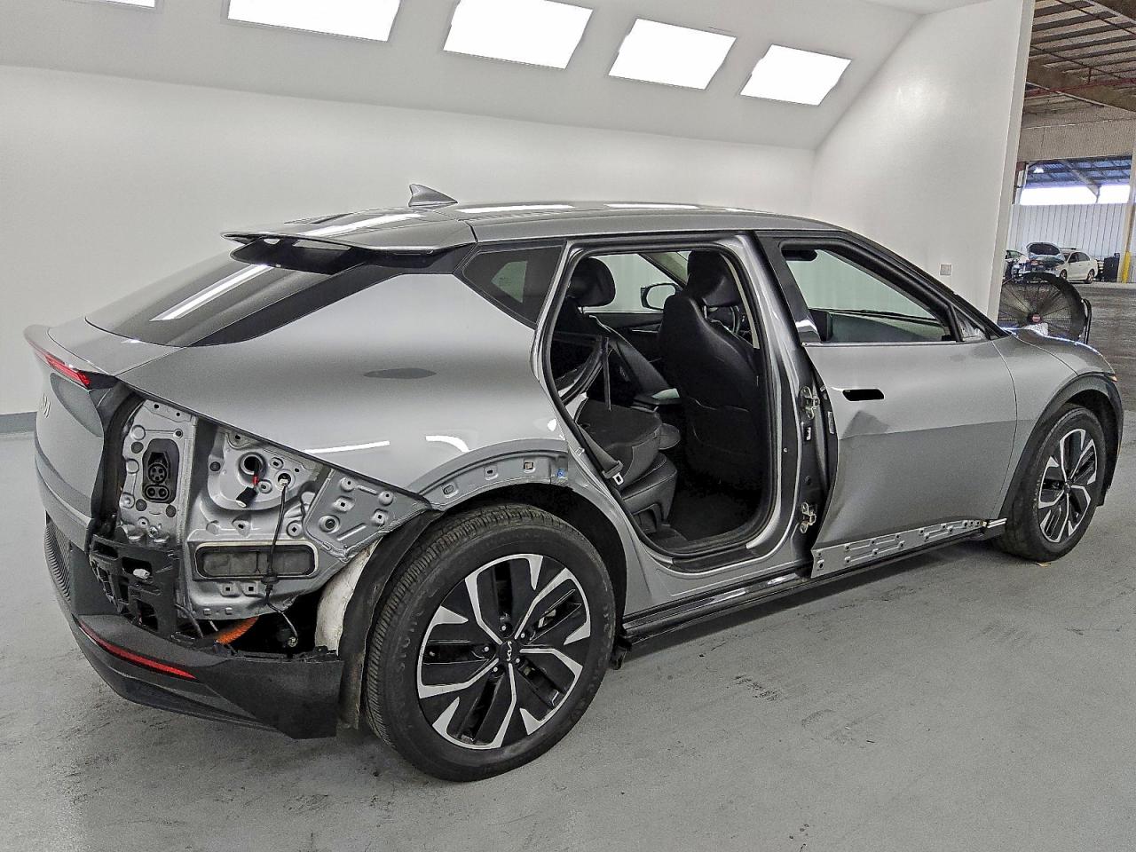 2023 KIA EV6 LIGHT photo 3