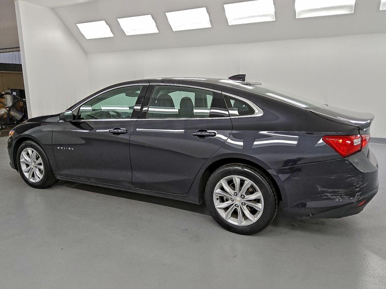 2023 CHEVROLET MALIBU LT photo 2