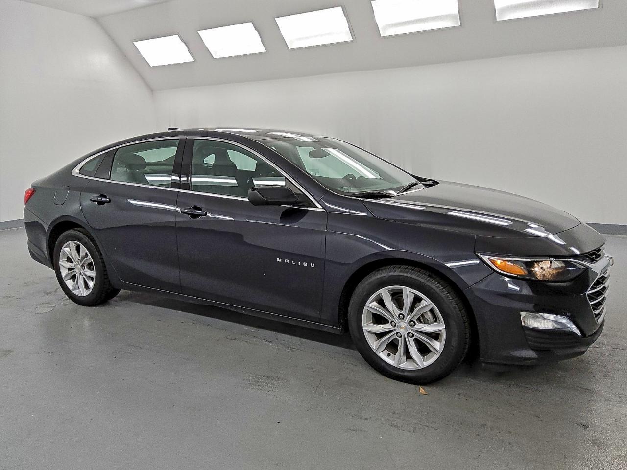 2023 CHEVROLET MALIBU LT photo 4