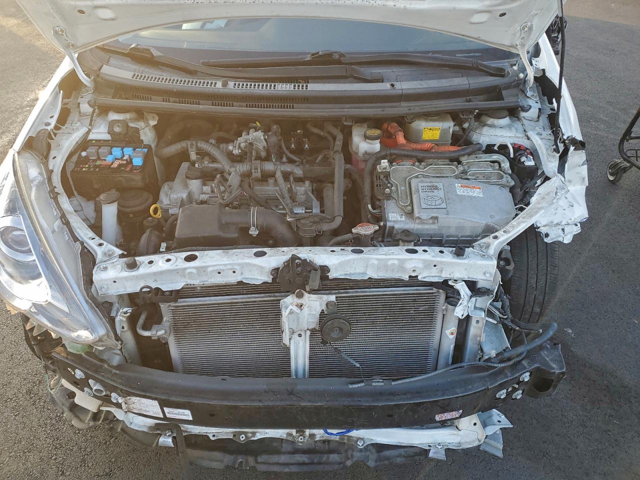 2016 TOYOTA PRIUS C photo 21