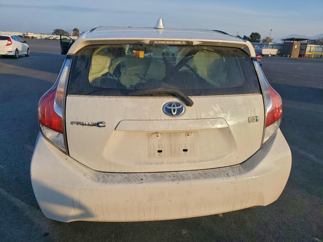 2016 TOYOTA PRIUS C photo 11