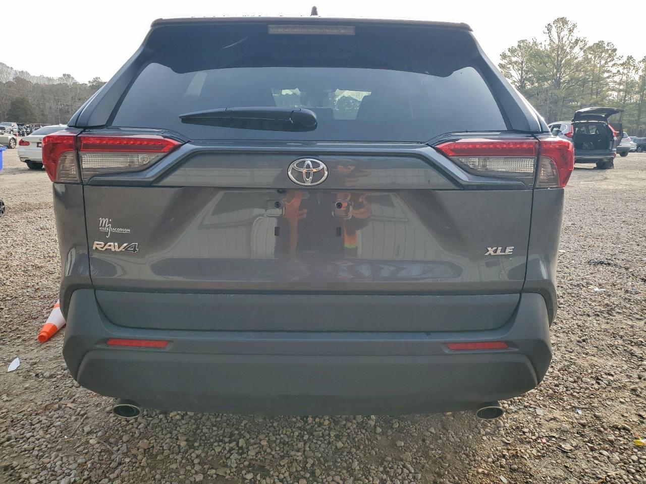 2025 TOYOTA RAV4 XLE photo 6
