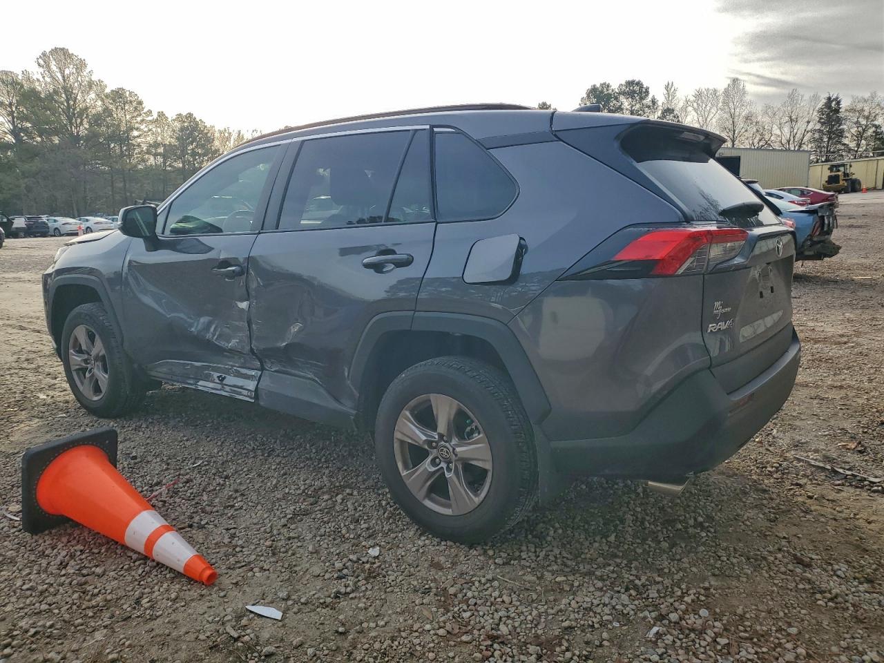 2025 TOYOTA RAV4 XLE photo 2