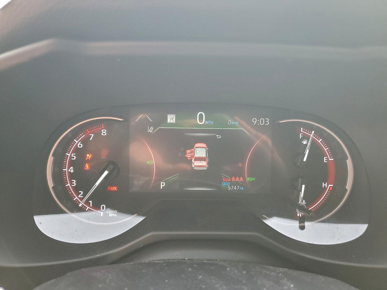 2025 TOYOTA RAV4 XLE photo 9