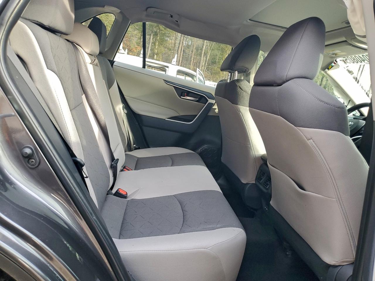 2025 TOYOTA RAV4 XLE photo 10