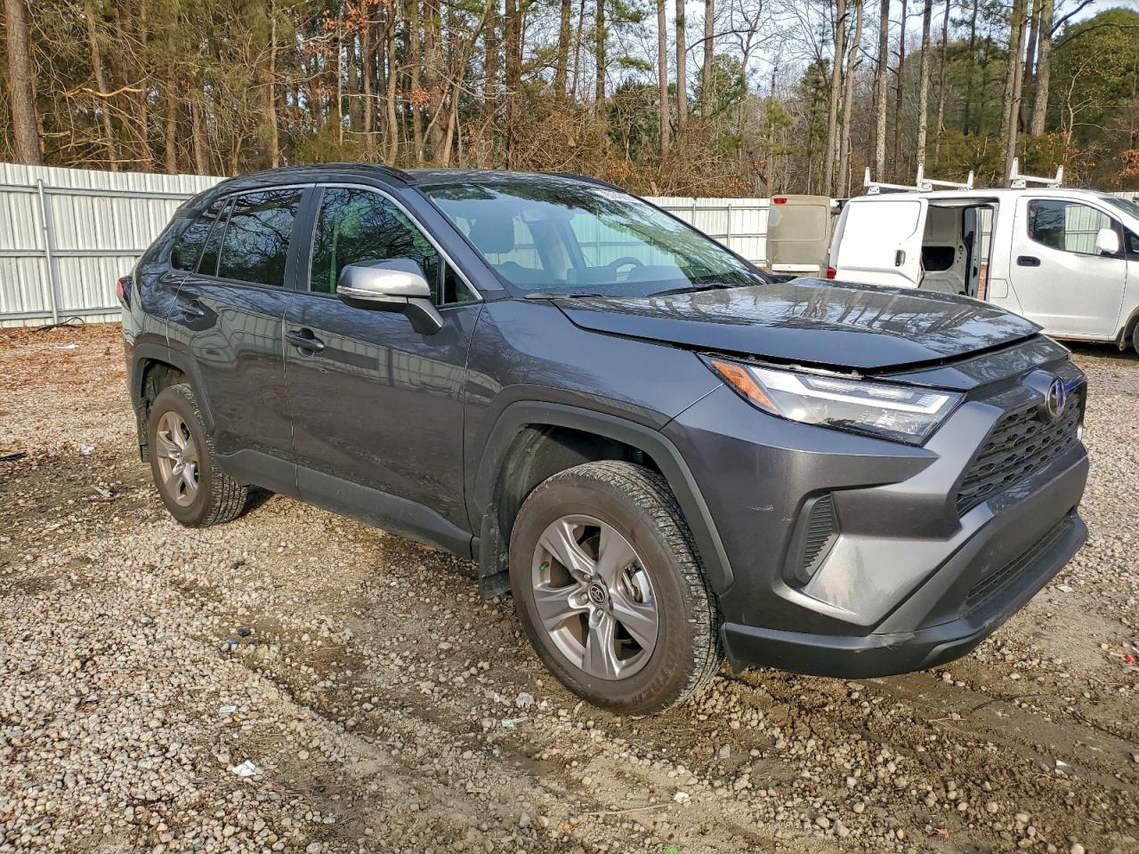 2025 TOYOTA RAV4 XLE photo 4