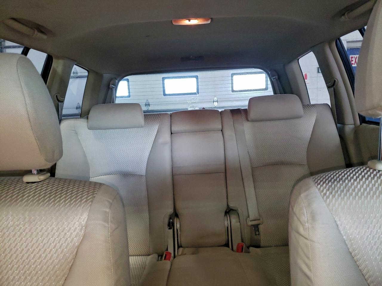 2004 TOYOTA HIGHLANDER BASE photo 28