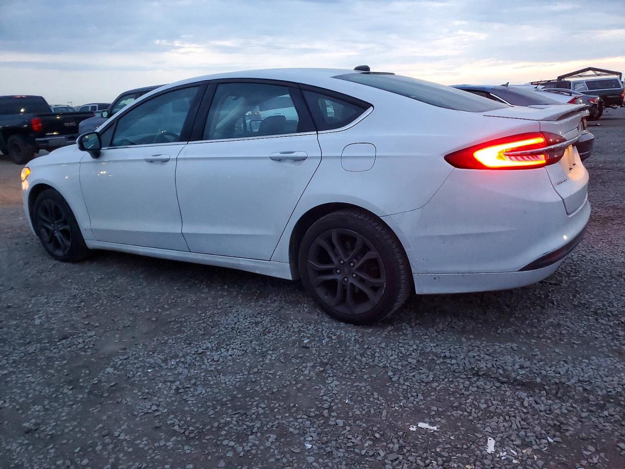 2018 FORD FUSION SE photo 2