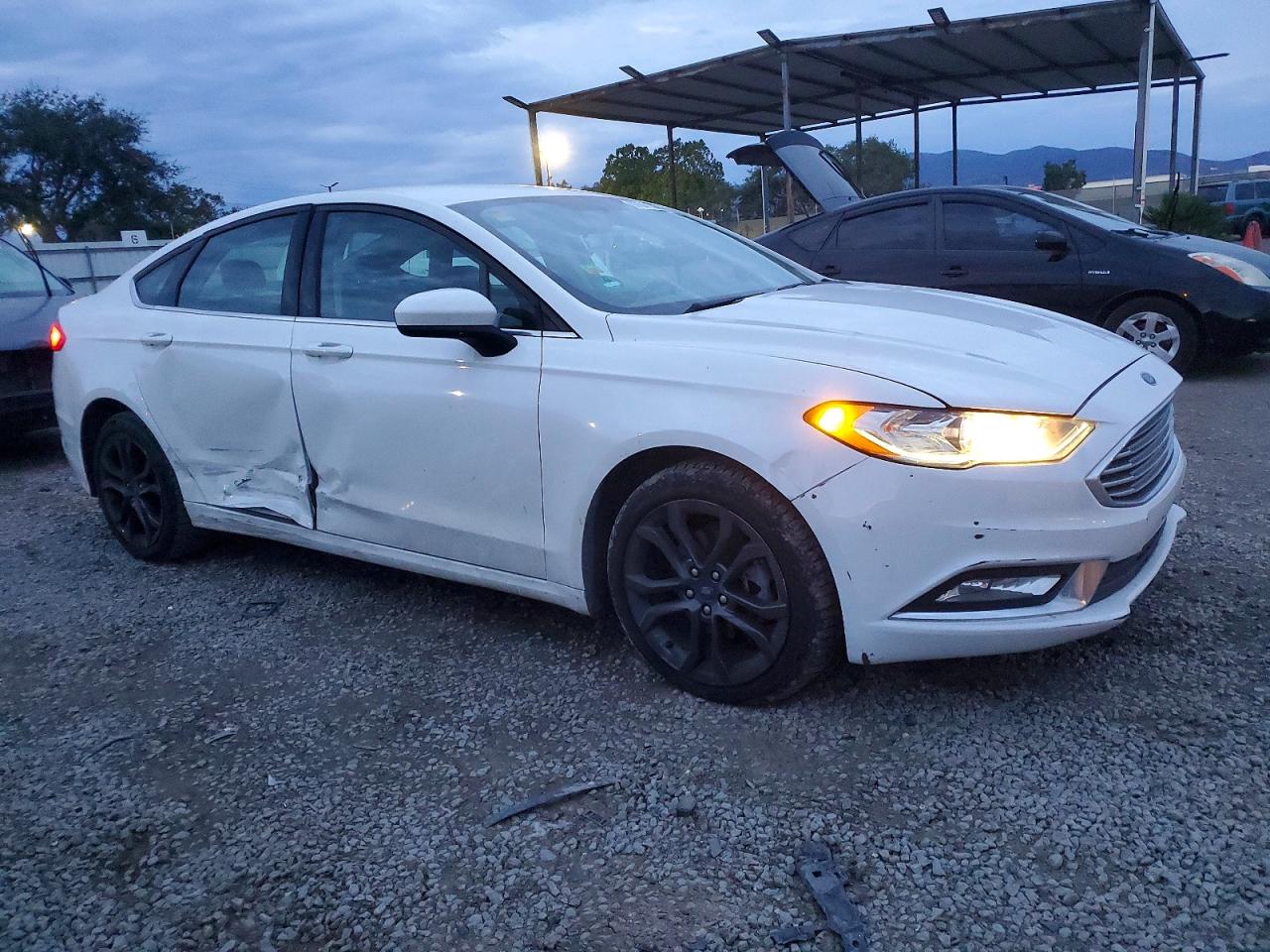 2018 FORD FUSION SE photo 4