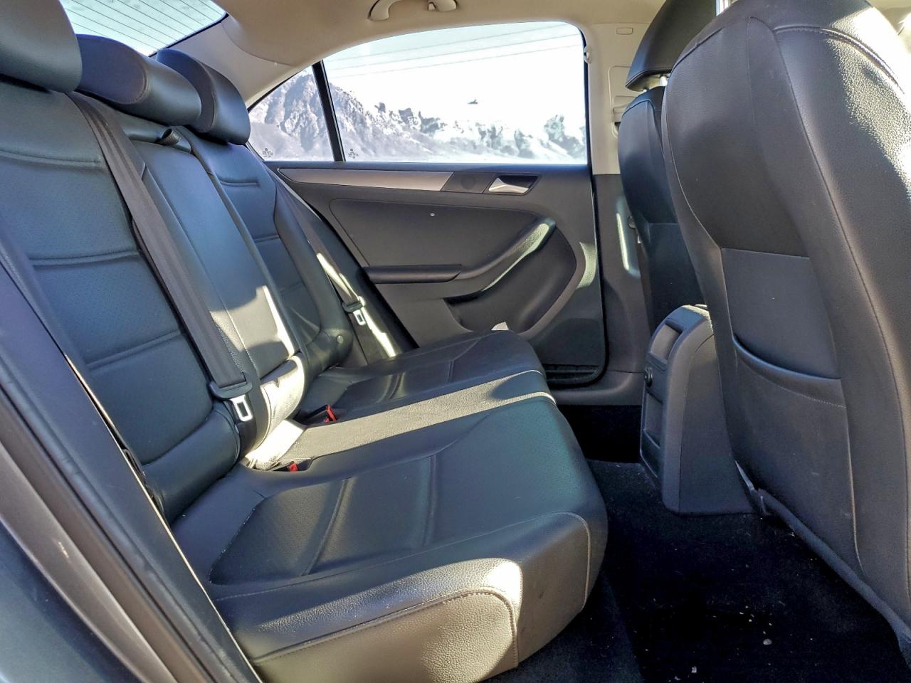 2015 VOLKSWAGEN JETTA TDI photo 10