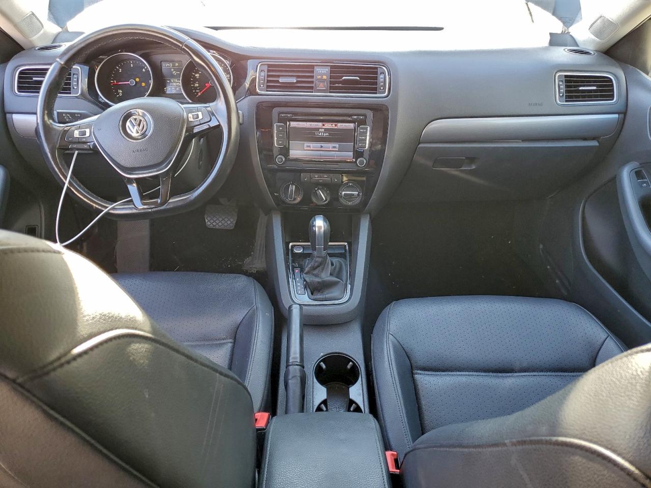 2015 VOLKSWAGEN JETTA TDI photo 8
