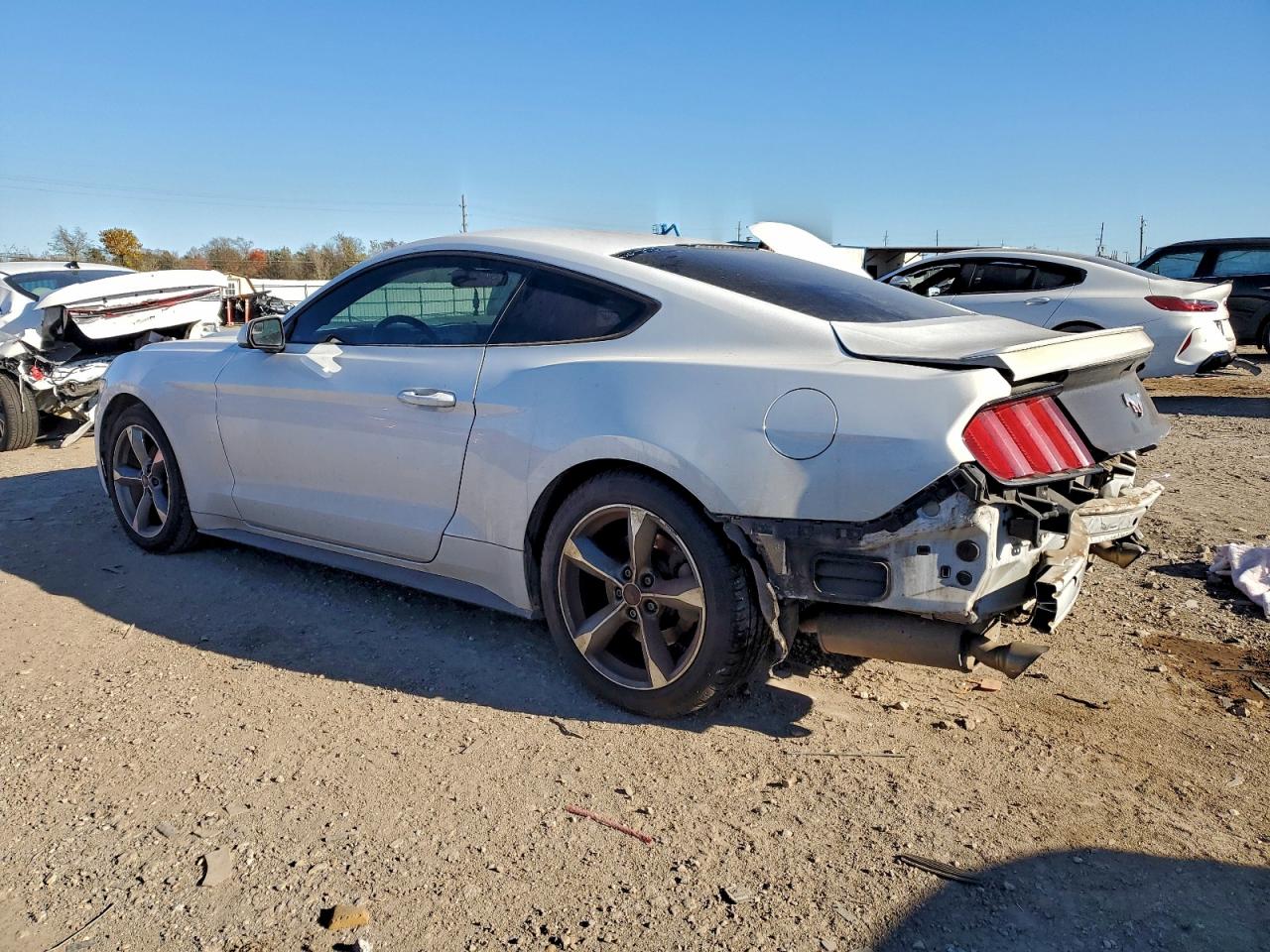2017 FORD MUSTANG photo 3