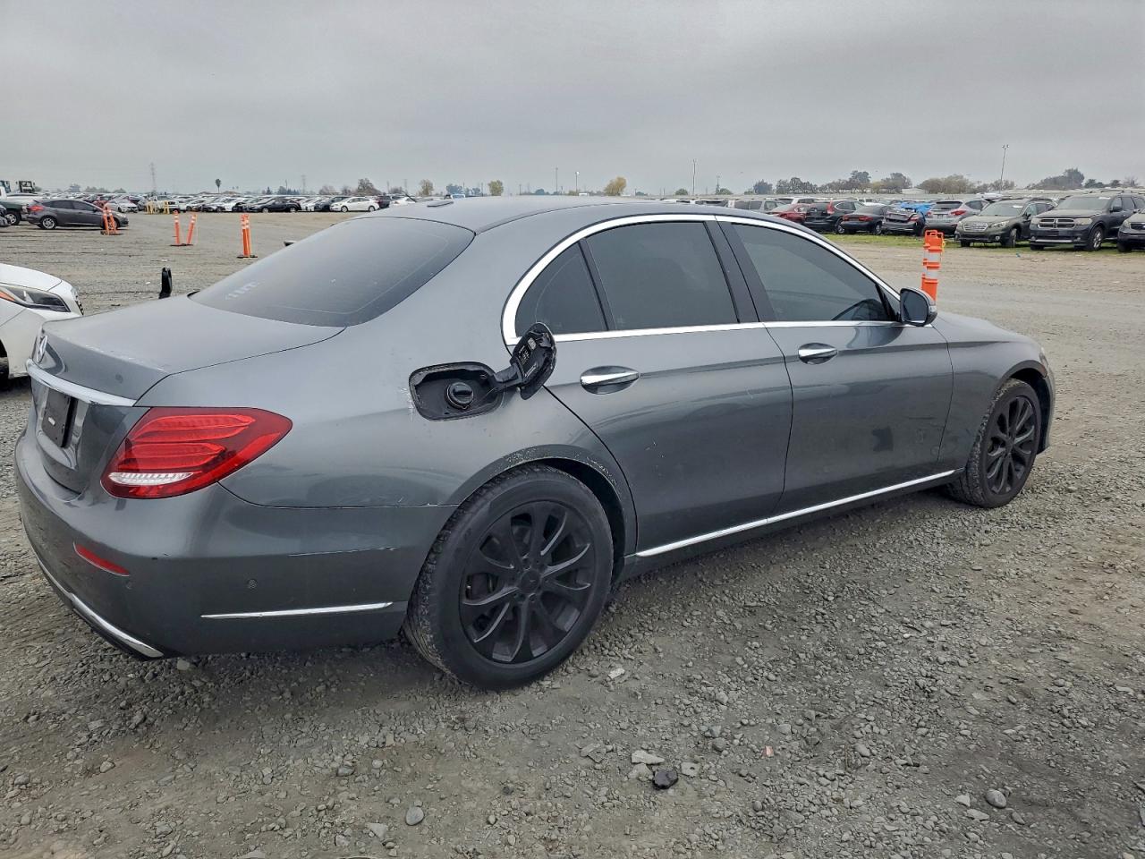 2017 MERCEDES-BENZ E 300 photo 3