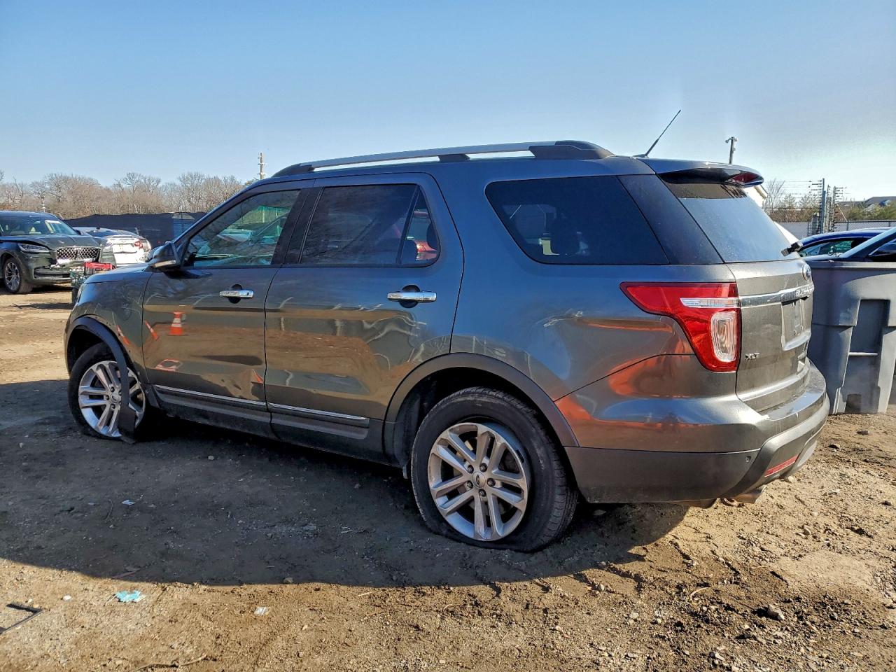 2015 FORD EXPLORER XLT photo 3