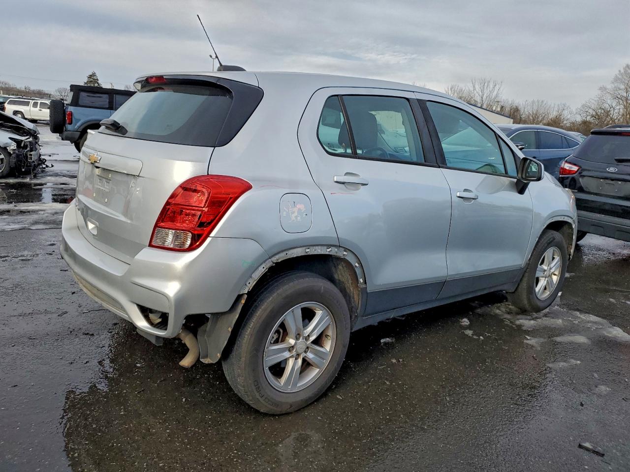 2017 CHEVROLET TRAX LS photo 3