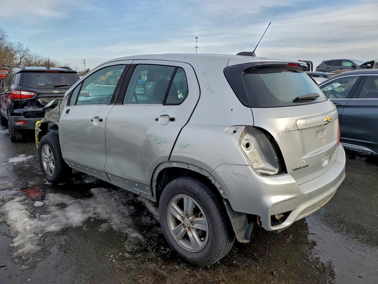 2017 CHEVROLET TRAX LS photo 2