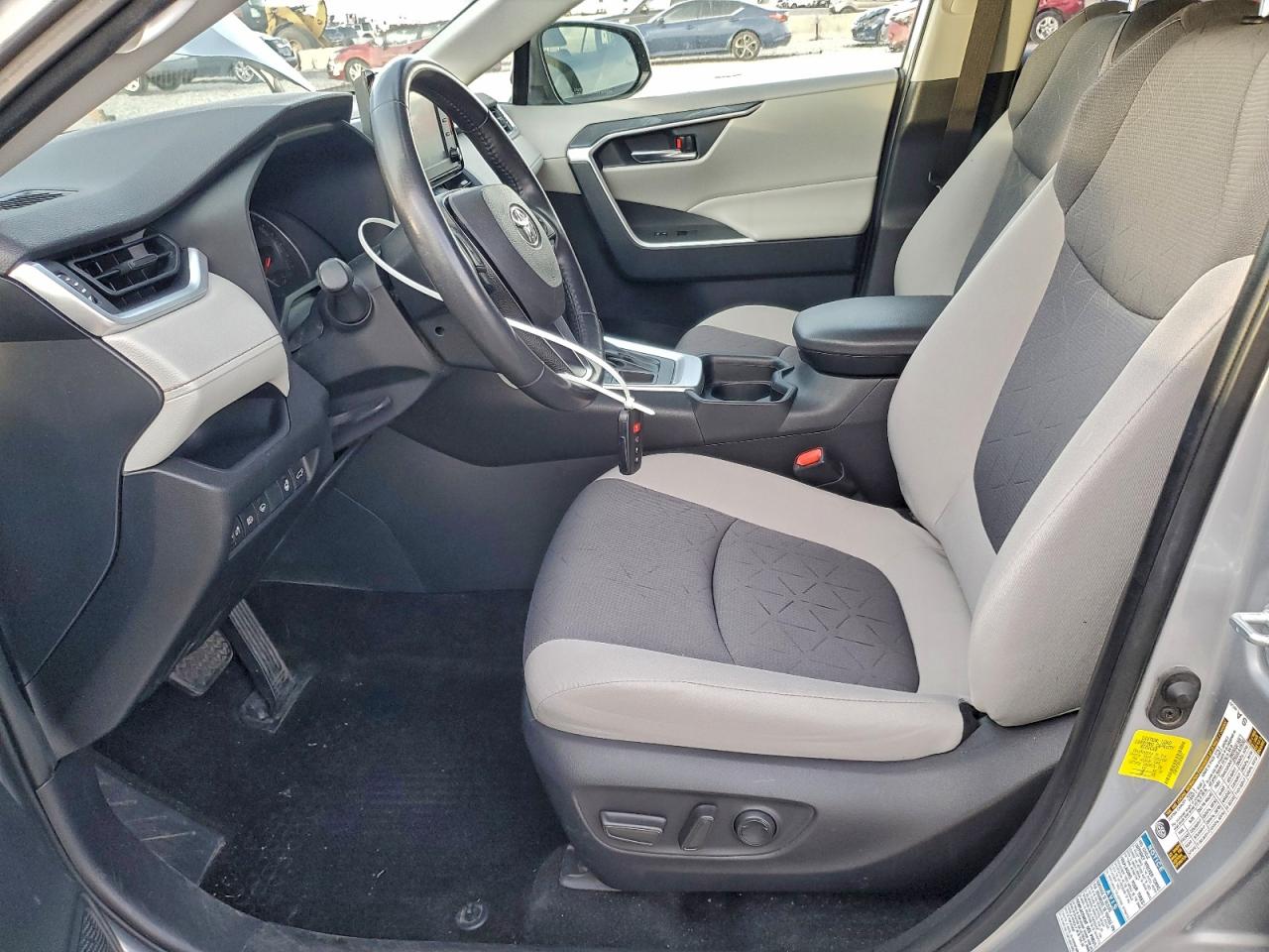 2019 TOYOTA RAV4 XLE photo 7