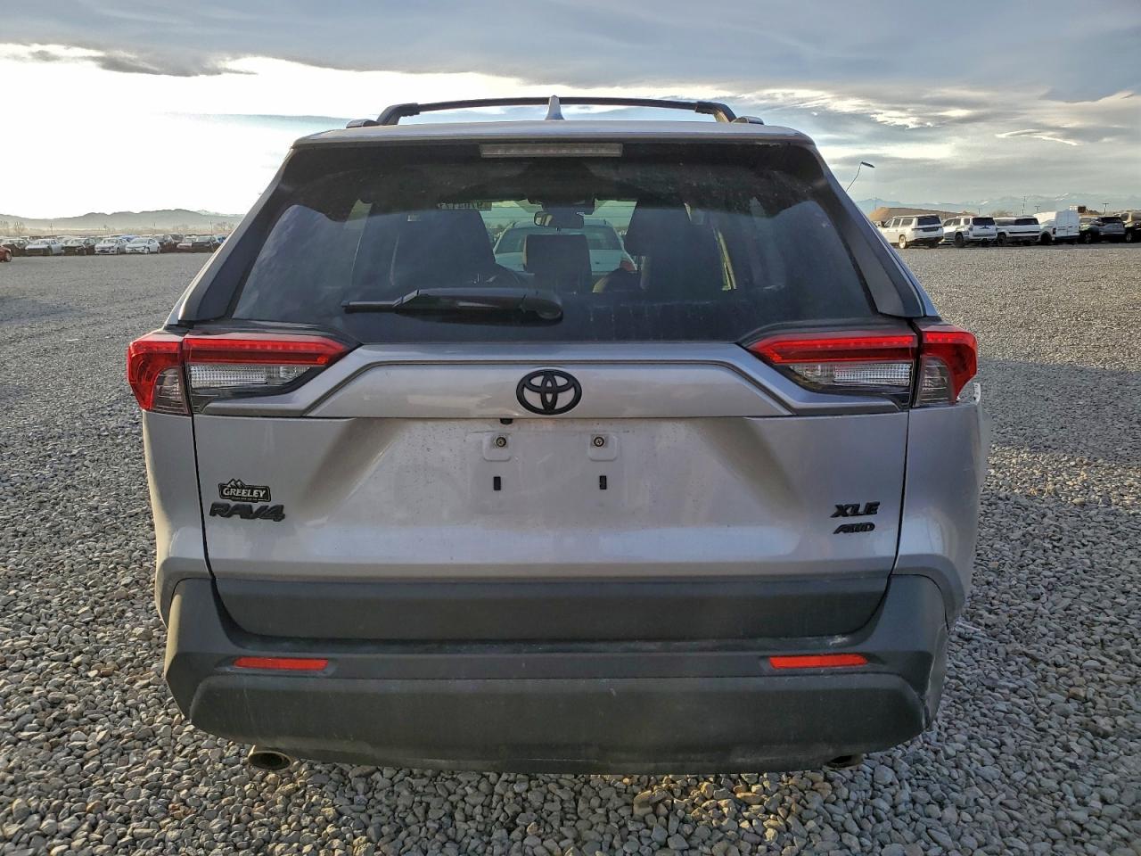 2019 TOYOTA RAV4 XLE photo 6