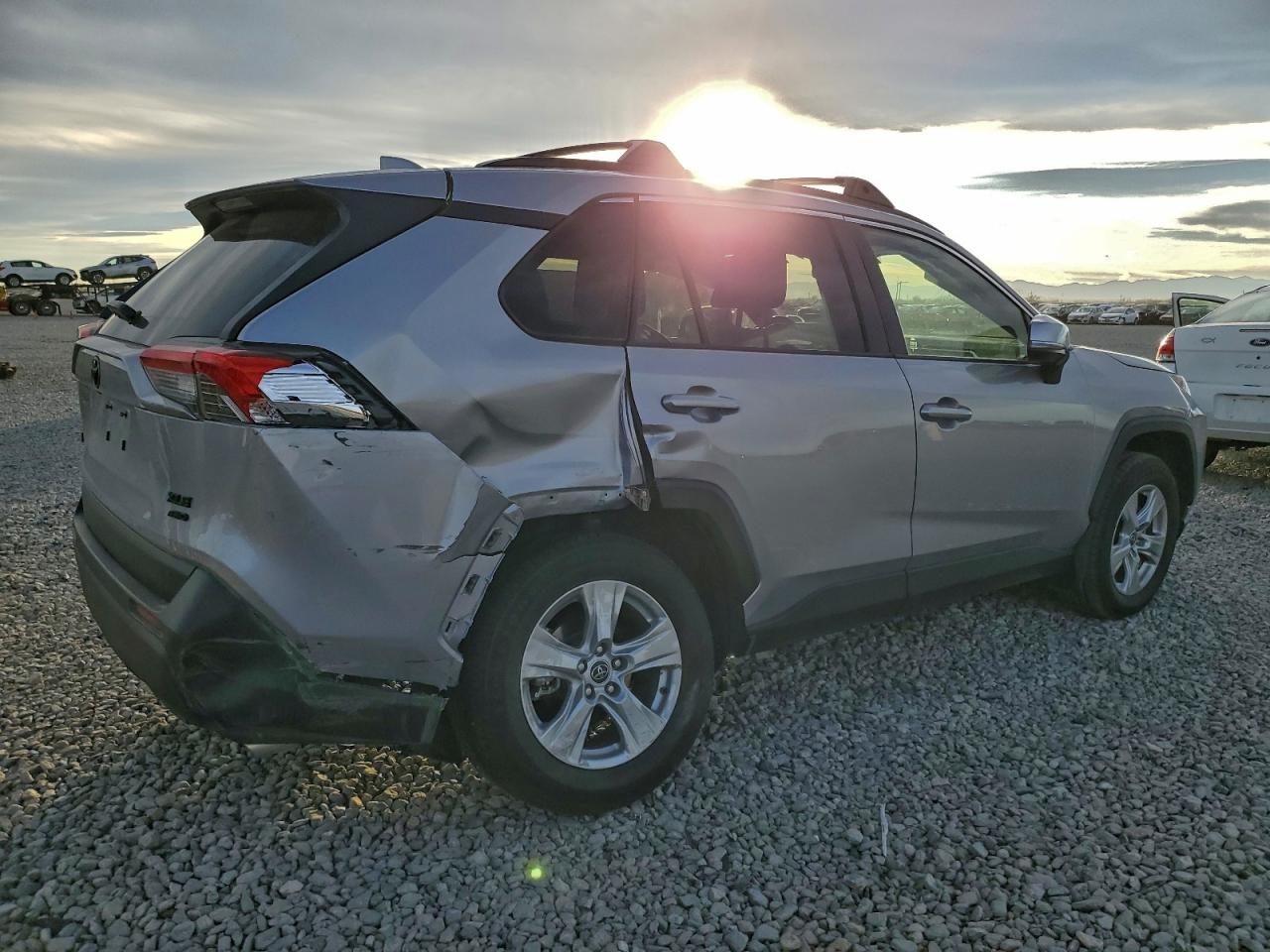 2019 TOYOTA RAV4 XLE photo 3