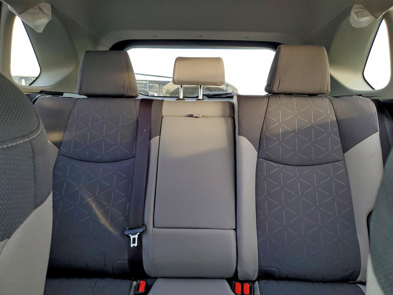 2019 TOYOTA RAV4 XLE photo 10