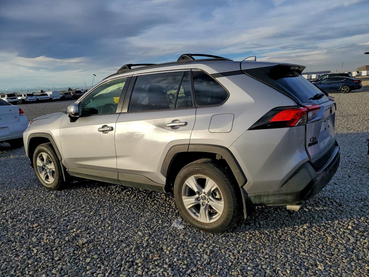 2019 TOYOTA RAV4 XLE photo 2