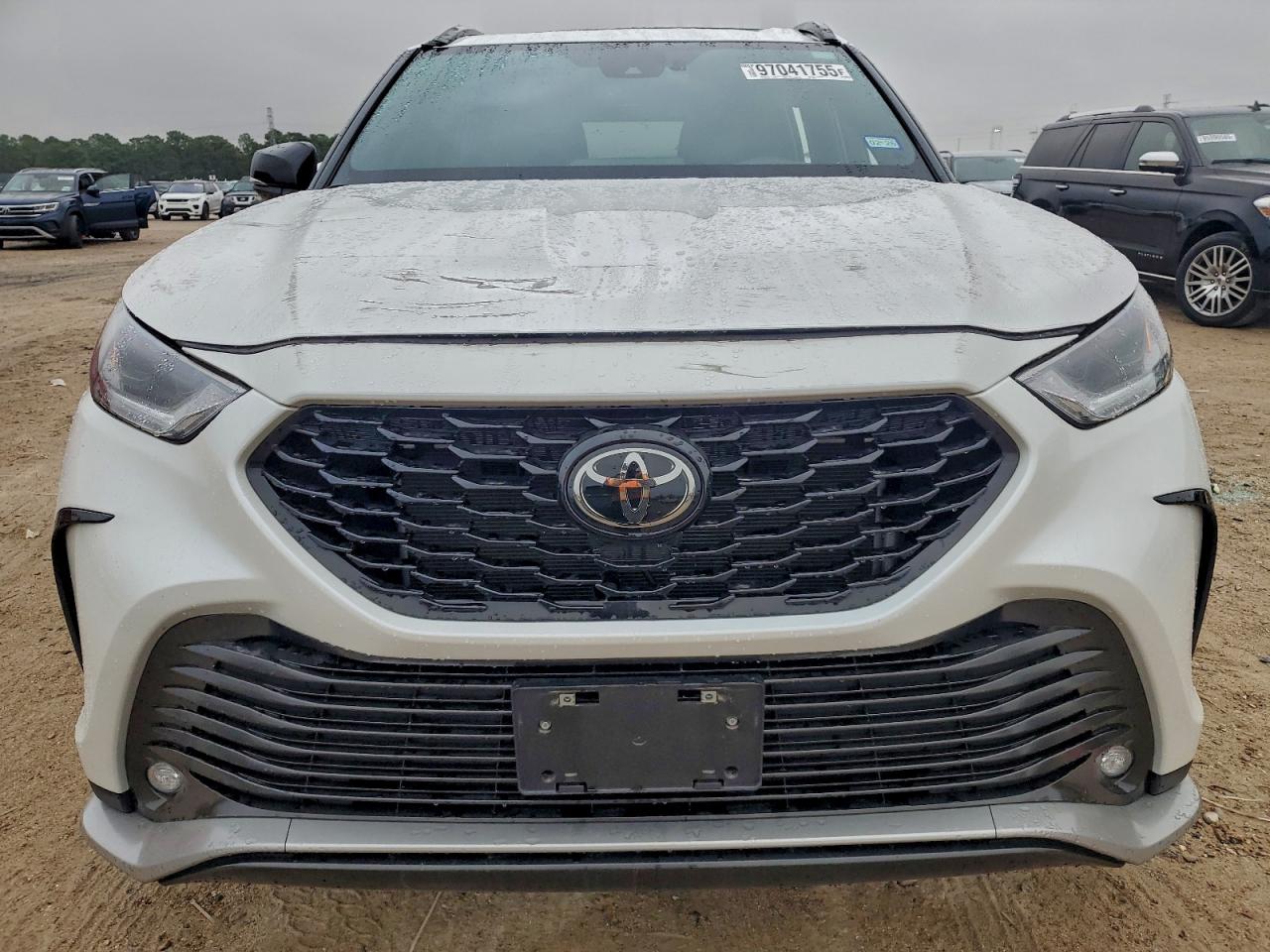 2024 TOYOTA HIGHLANDER LE photo 5