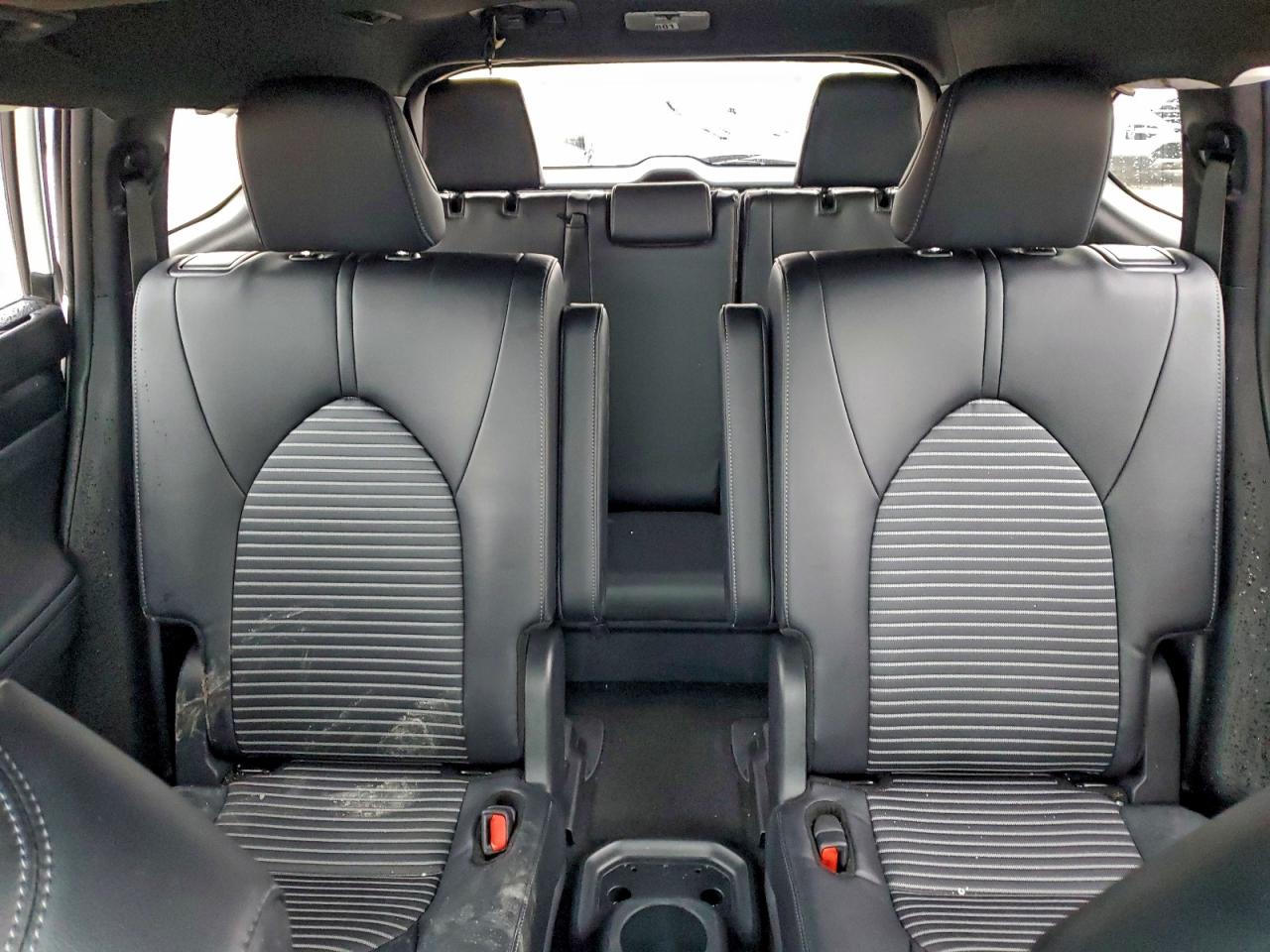 2024 TOYOTA HIGHLANDER LE photo 10