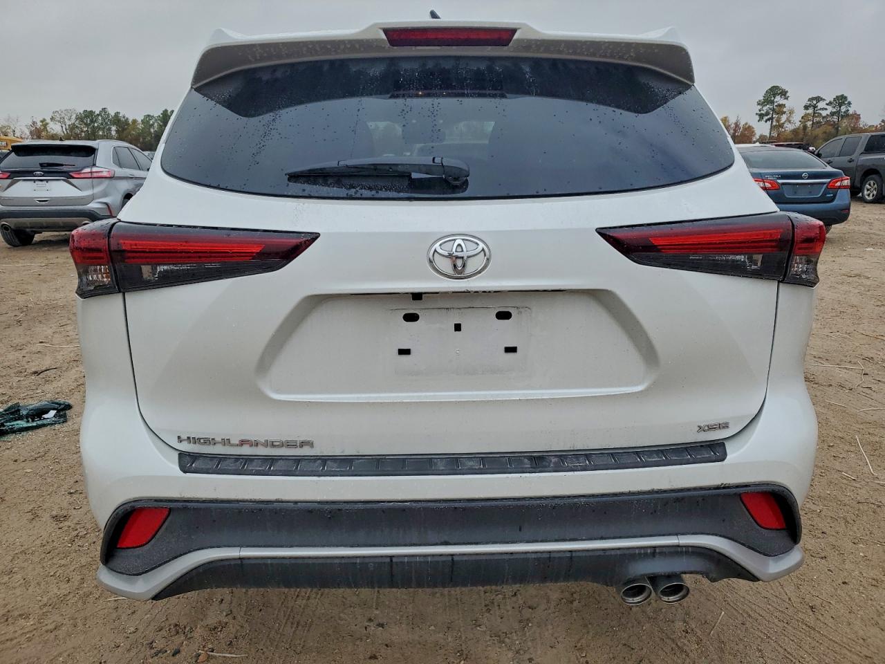 2024 TOYOTA HIGHLANDER LE photo 6